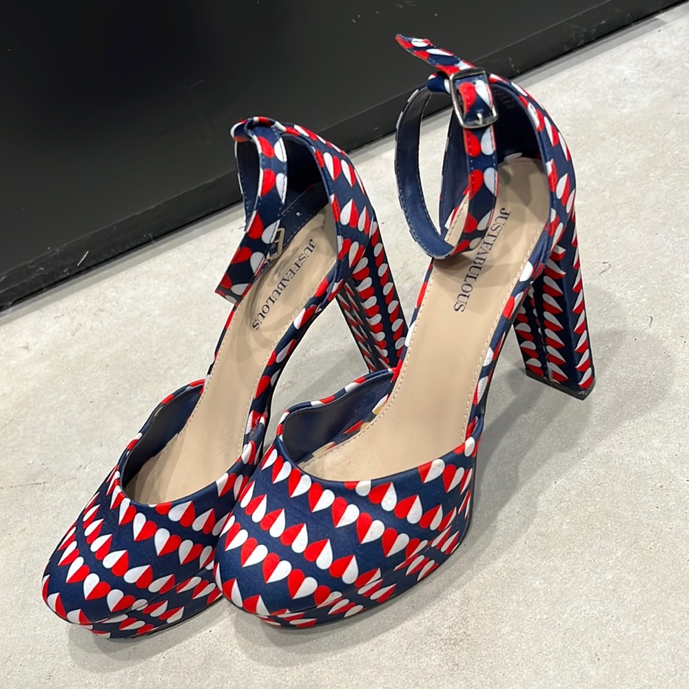 Size 7 Heart Block Heels ♥️